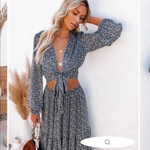 VICI-SCENERY PRINTED TIE FRONT CROP BLOUSE -MEDIUM